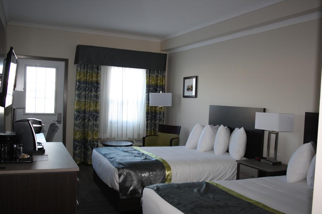 Crossroads Inn & Suites Paradise Extérieur photo