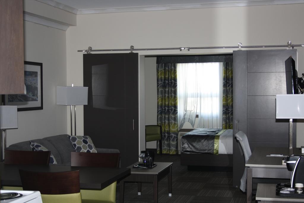 Crossroads Inn & Suites Paradise Extérieur photo