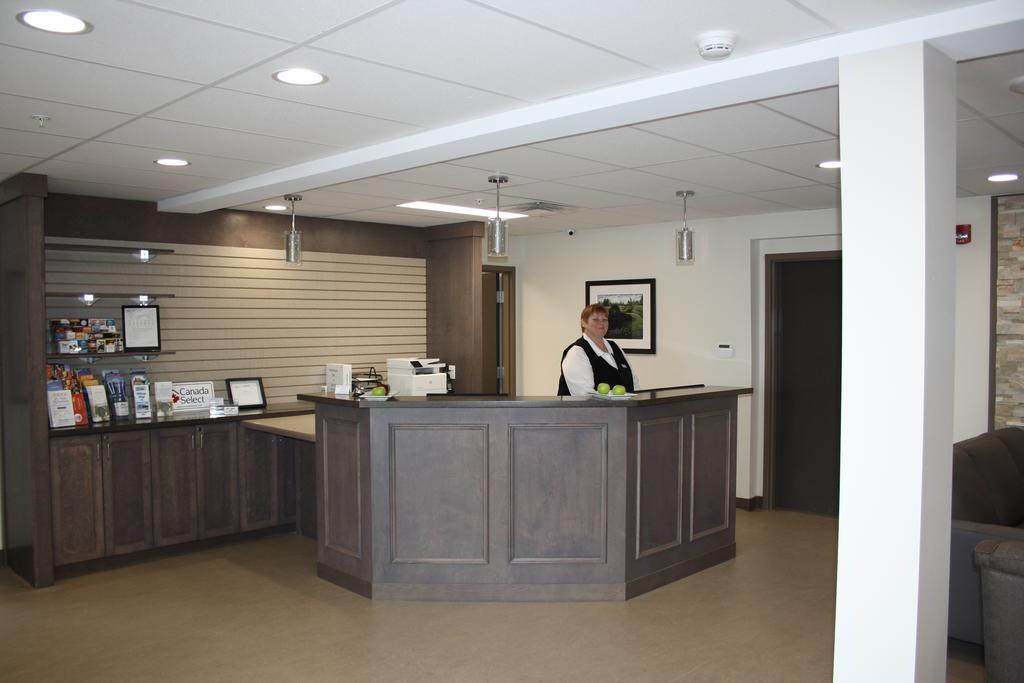 Crossroads Inn & Suites Paradise Extérieur photo