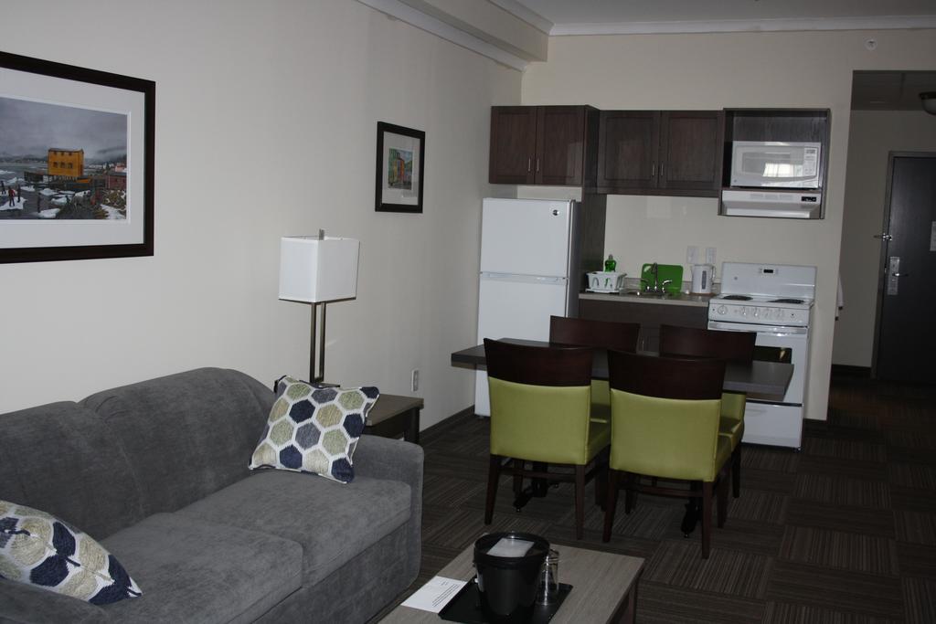 Crossroads Inn & Suites Paradise Extérieur photo
