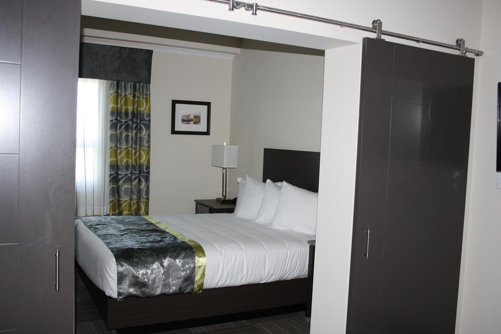 Crossroads Inn & Suites Paradise Extérieur photo