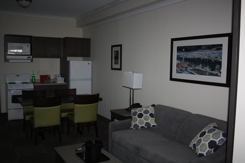 Crossroads Inn & Suites Paradise Extérieur photo