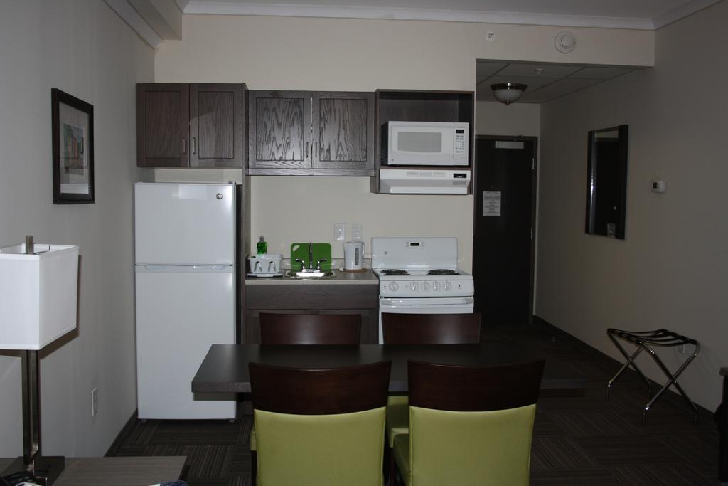 Crossroads Inn & Suites Paradise Extérieur photo