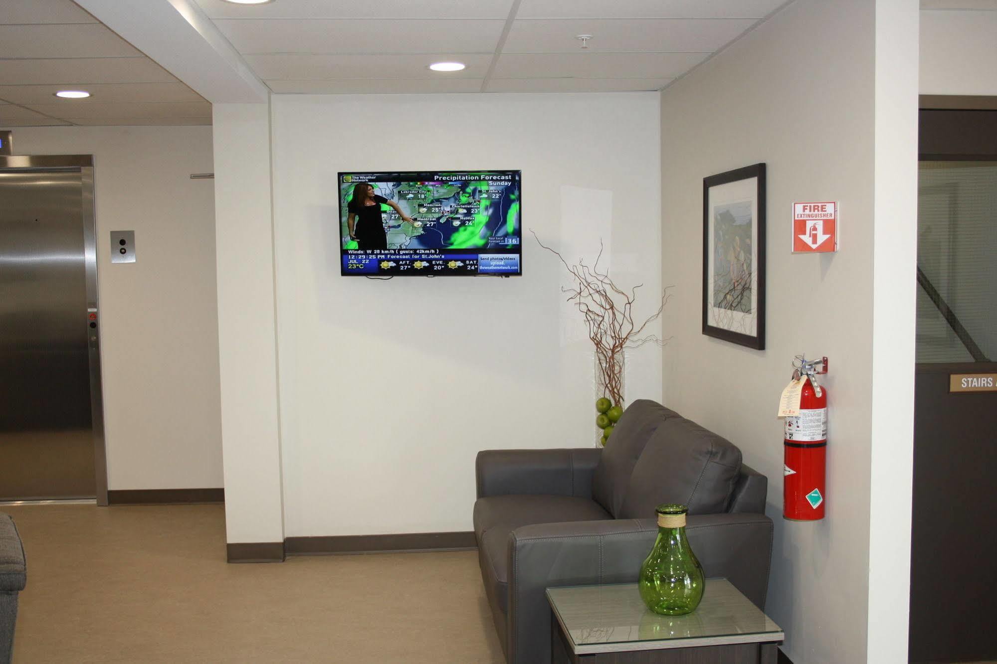 Crossroads Inn & Suites Paradise Extérieur photo