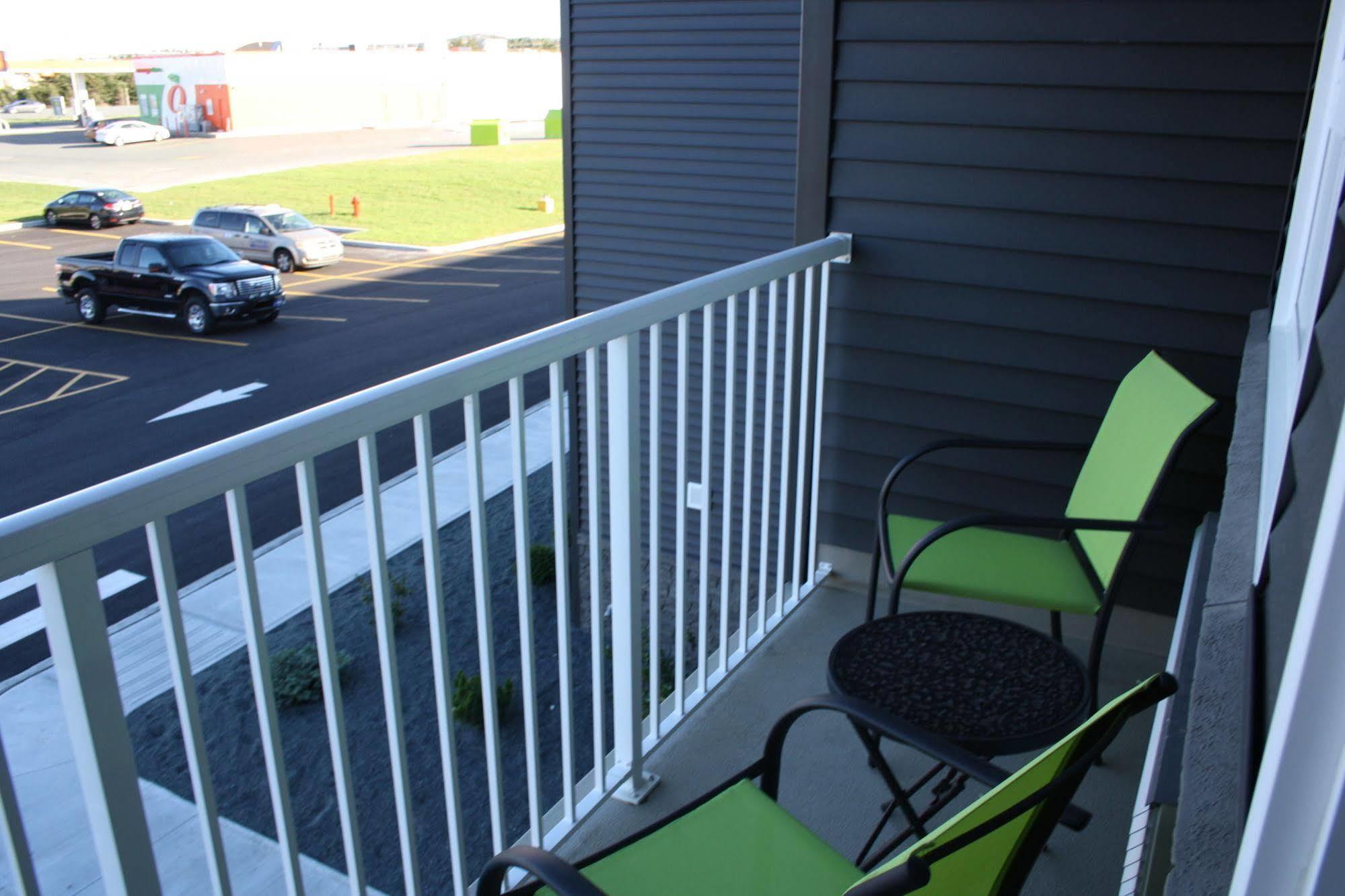 Crossroads Inn & Suites Paradise Extérieur photo