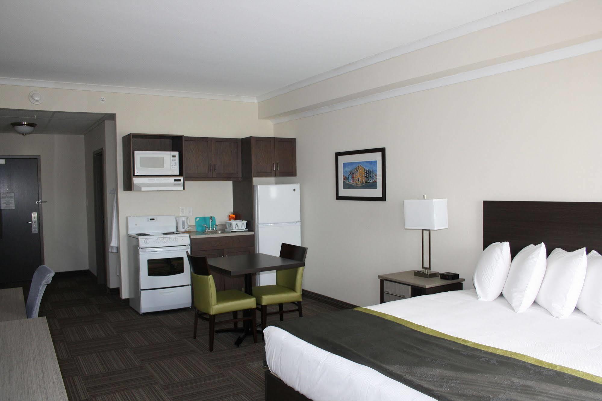Crossroads Inn & Suites Paradise Extérieur photo