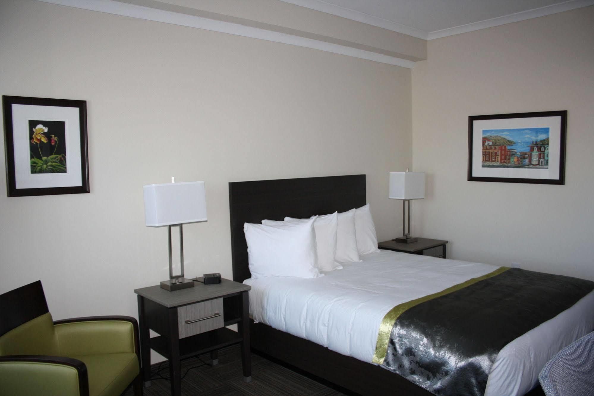 Crossroads Inn & Suites Paradise Extérieur photo