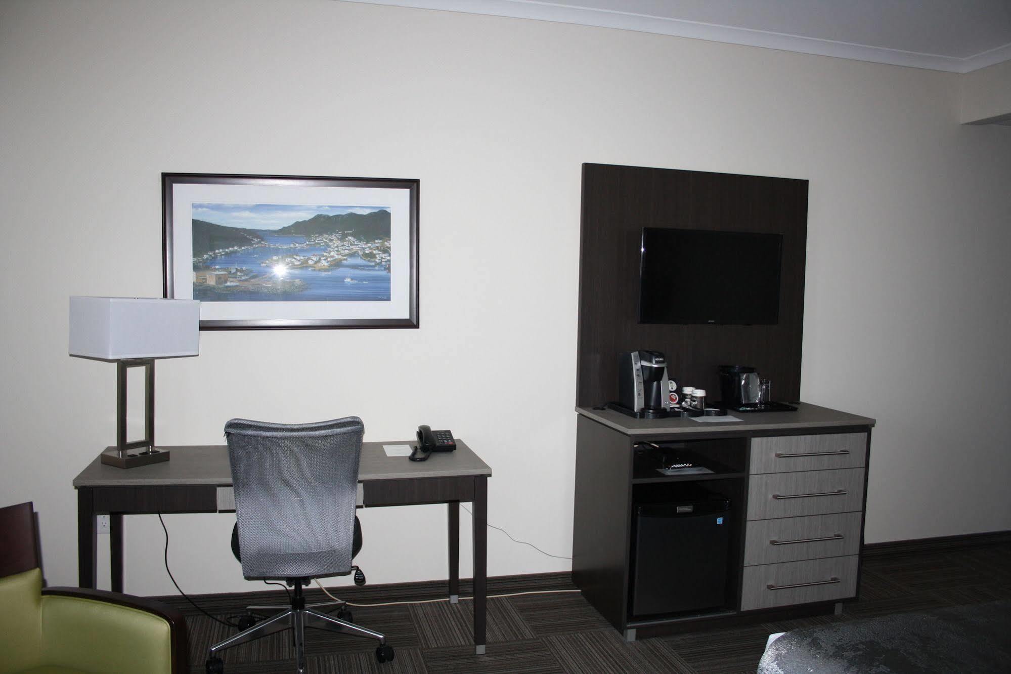 Crossroads Inn & Suites Paradise Extérieur photo
