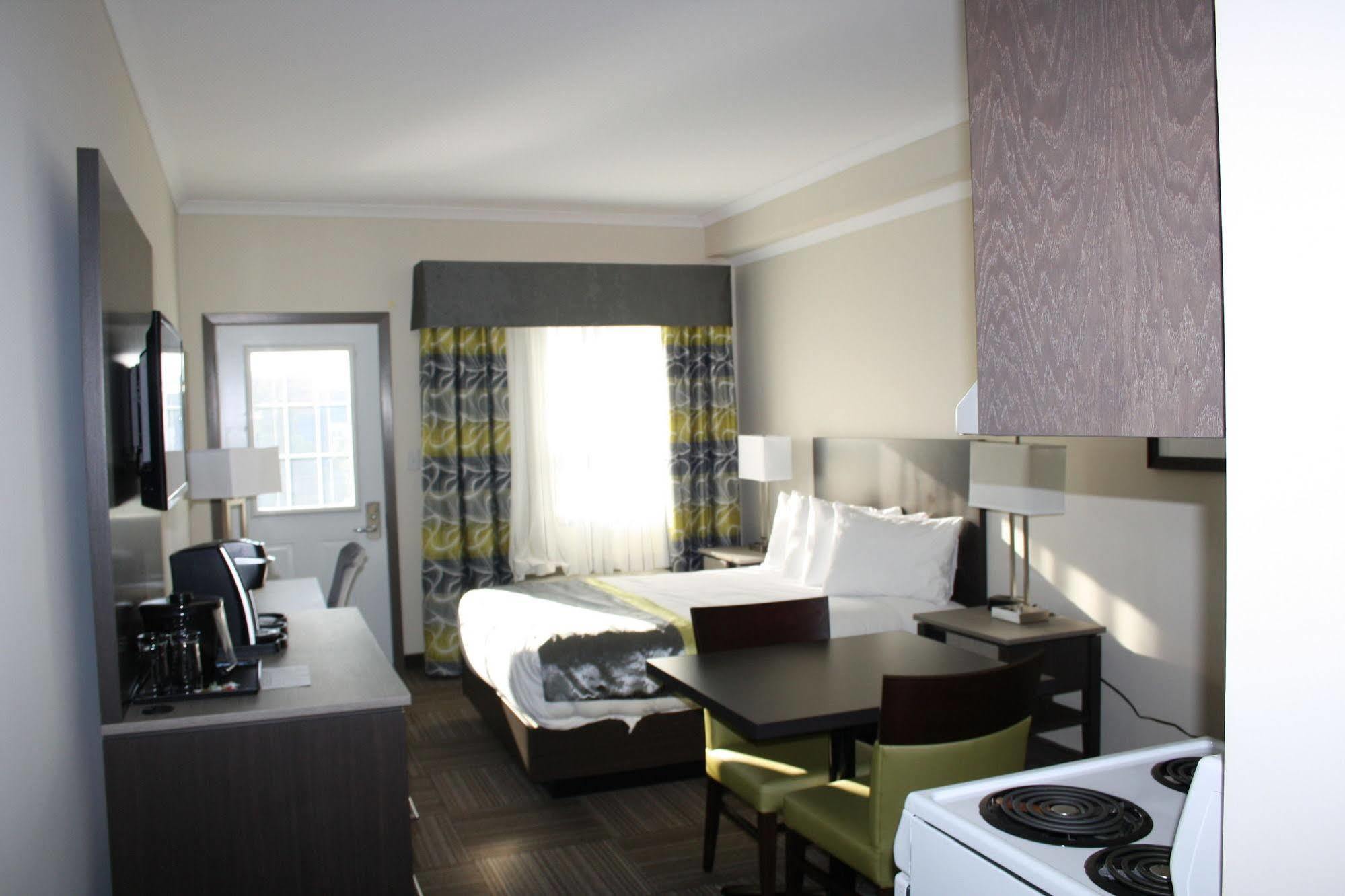 Crossroads Inn & Suites Paradise Extérieur photo