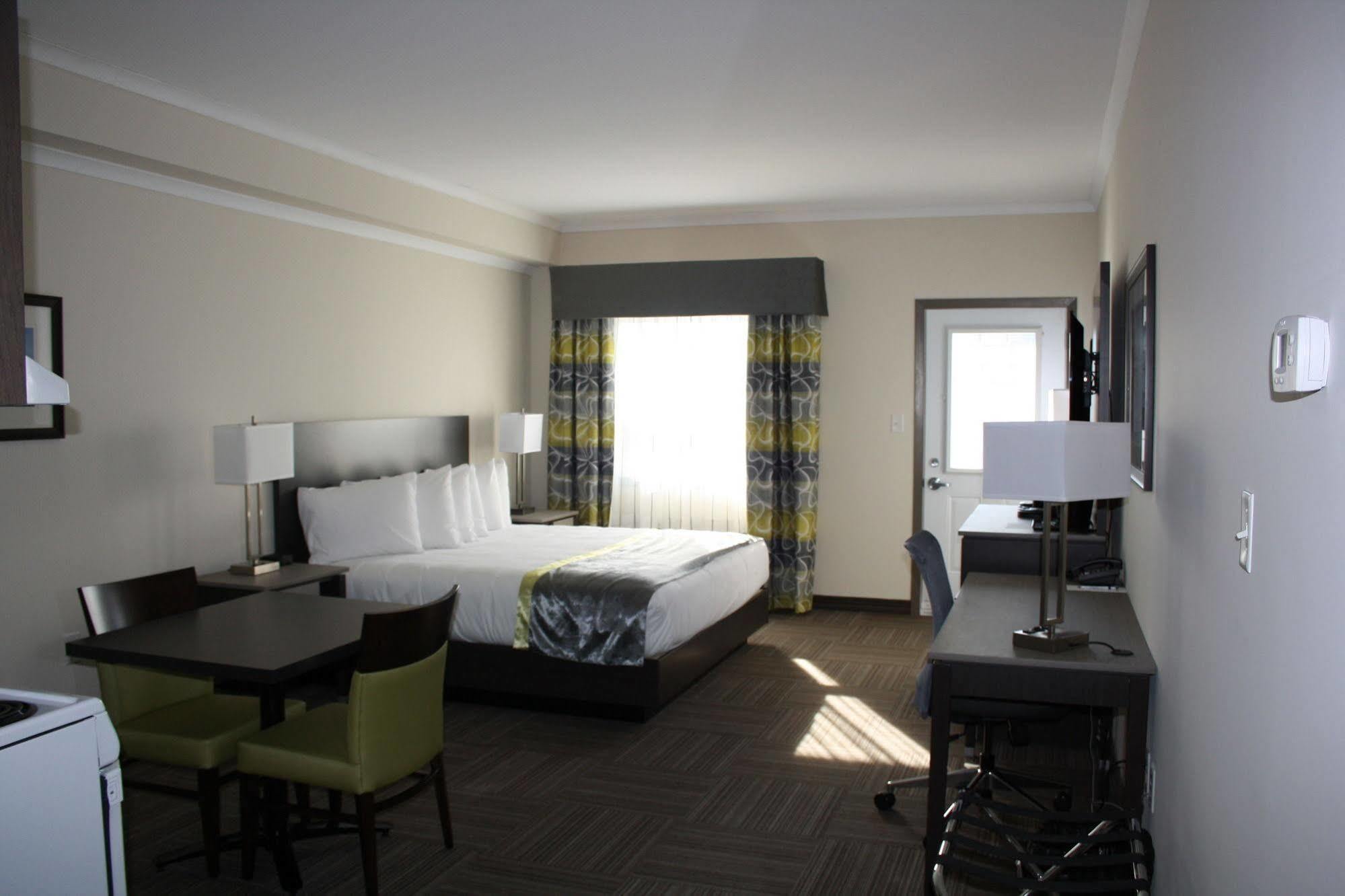 Crossroads Inn & Suites Paradise Extérieur photo