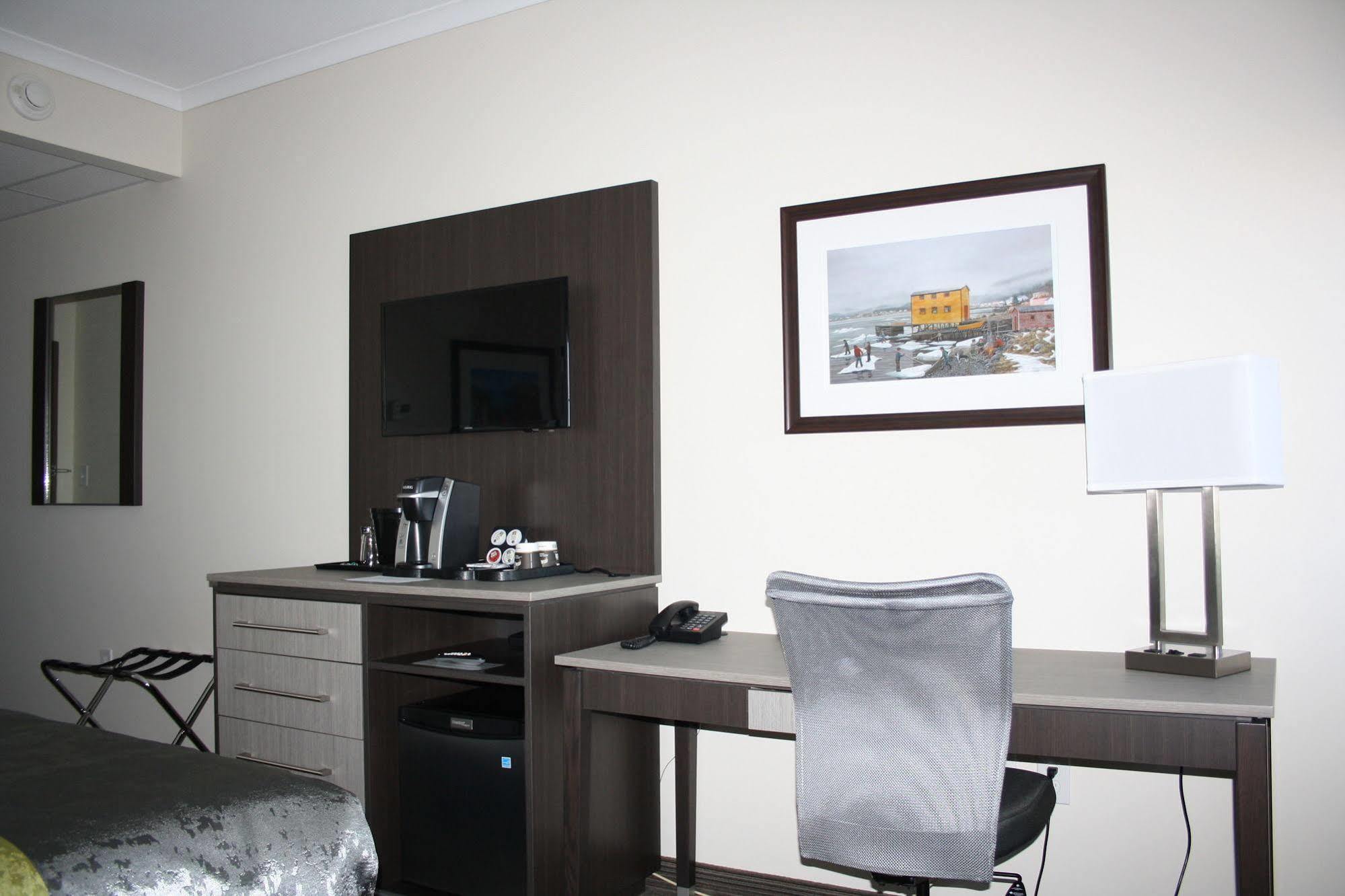 Crossroads Inn & Suites Paradise Extérieur photo