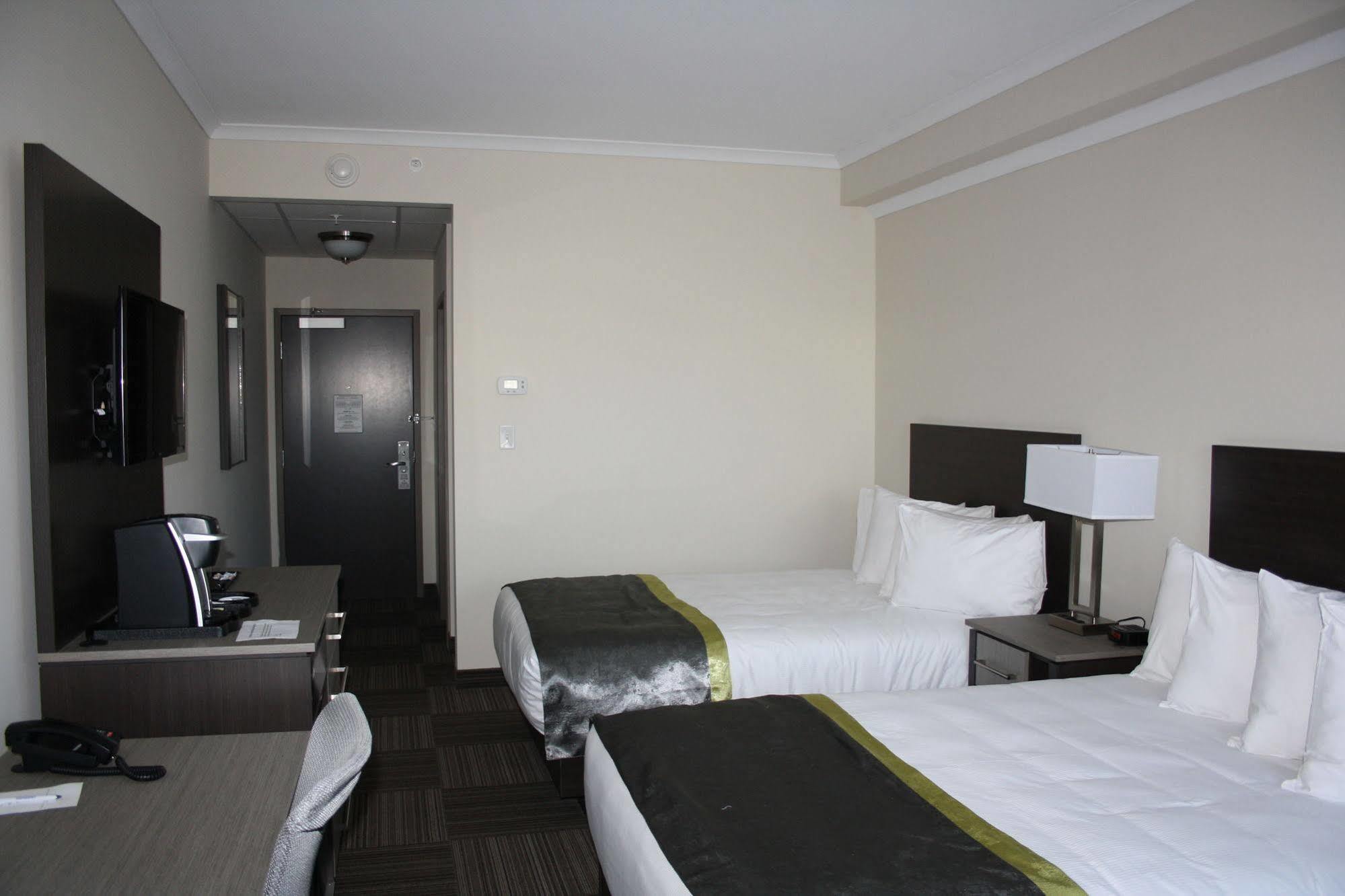 Crossroads Inn & Suites Paradise Extérieur photo