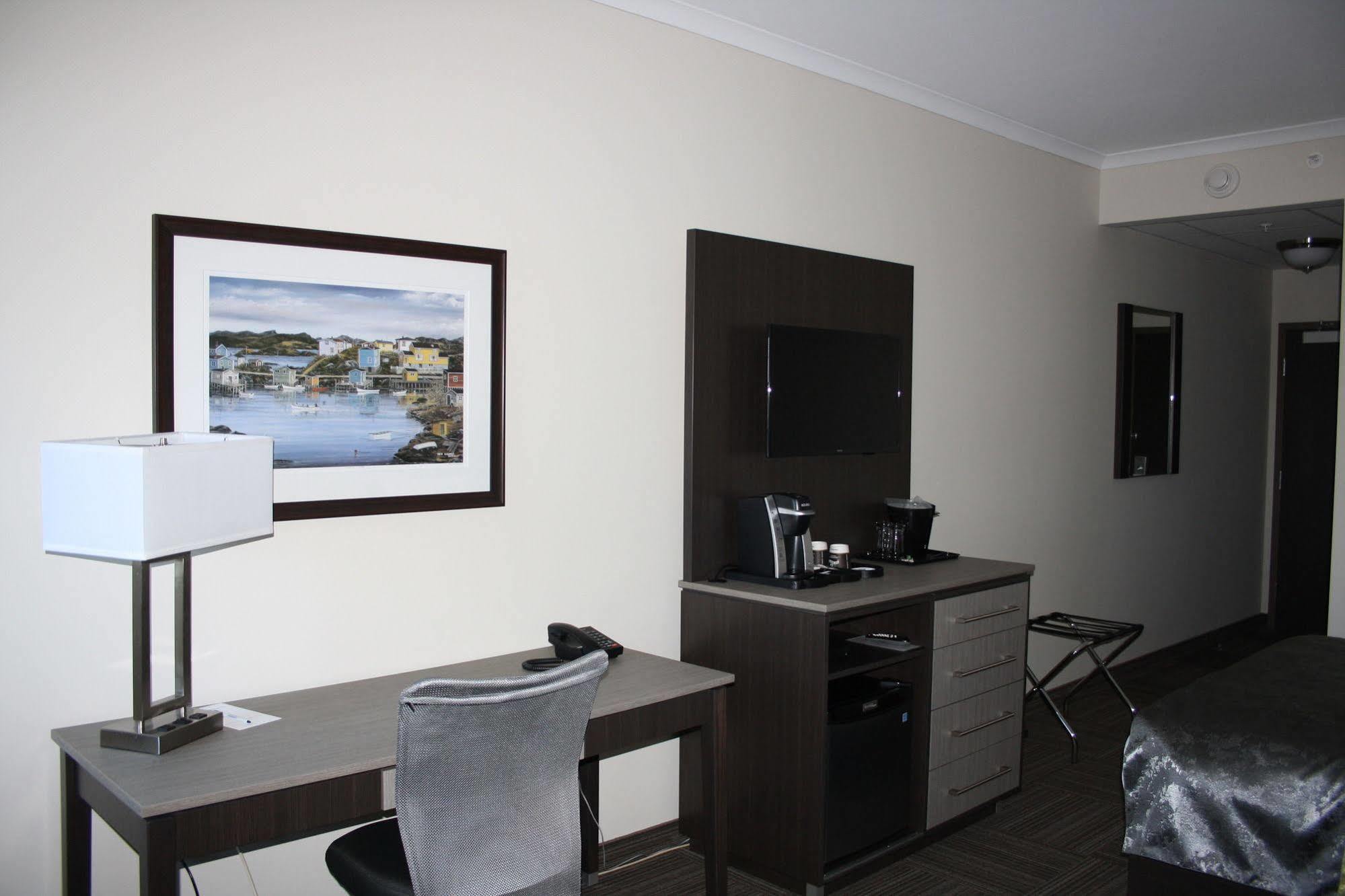 Crossroads Inn & Suites Paradise Extérieur photo