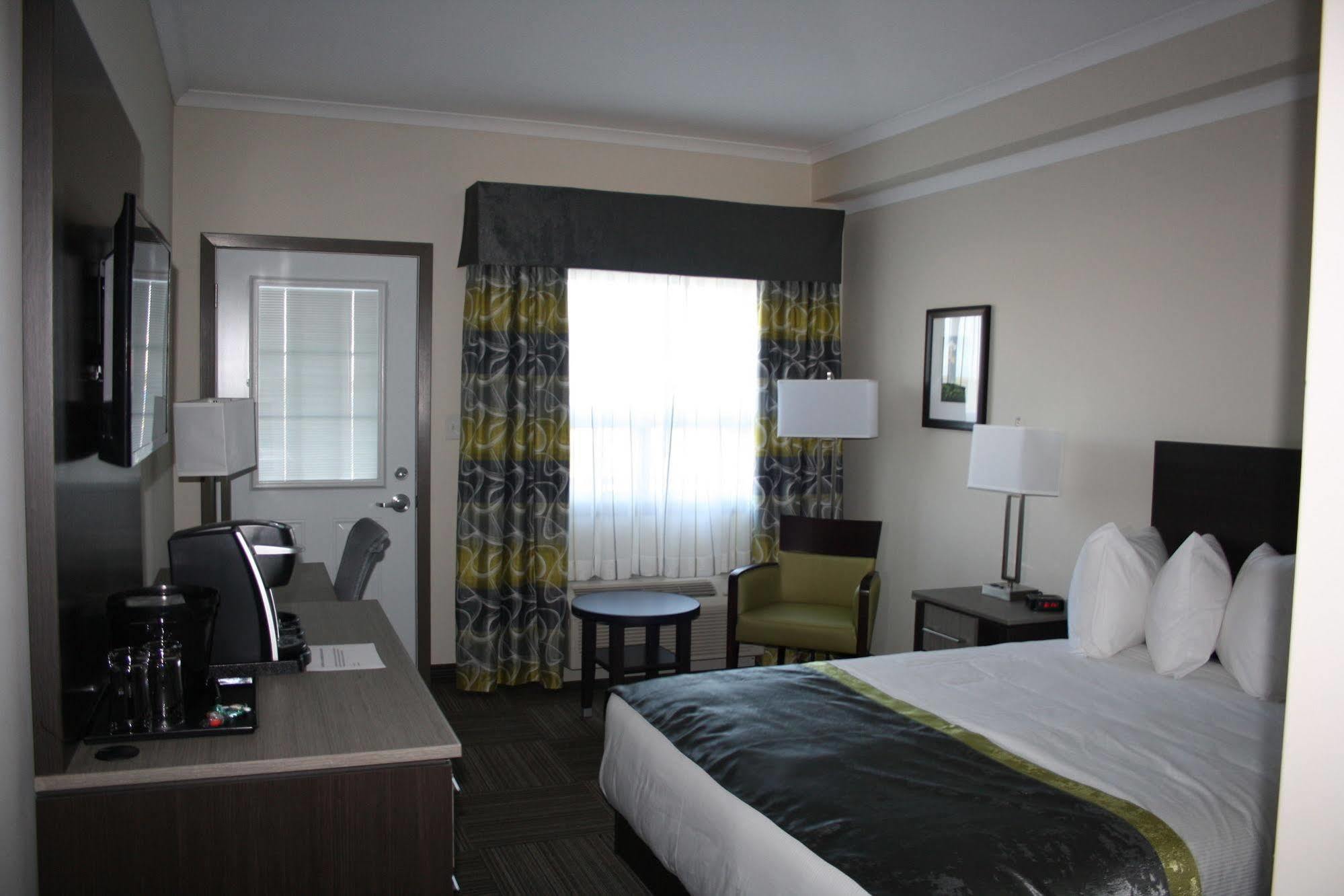 Crossroads Inn & Suites Paradise Extérieur photo