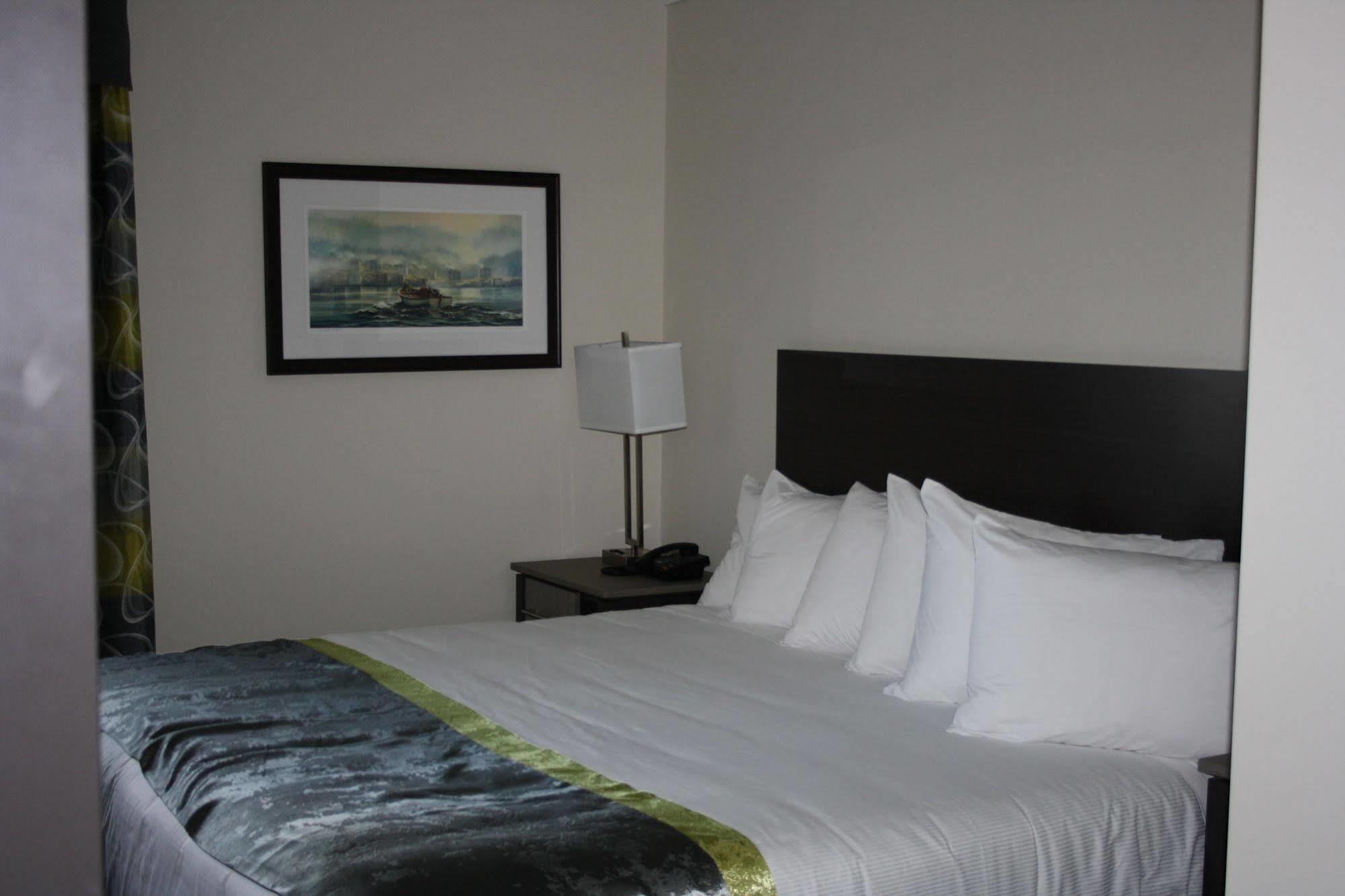 Crossroads Inn & Suites Paradise Extérieur photo