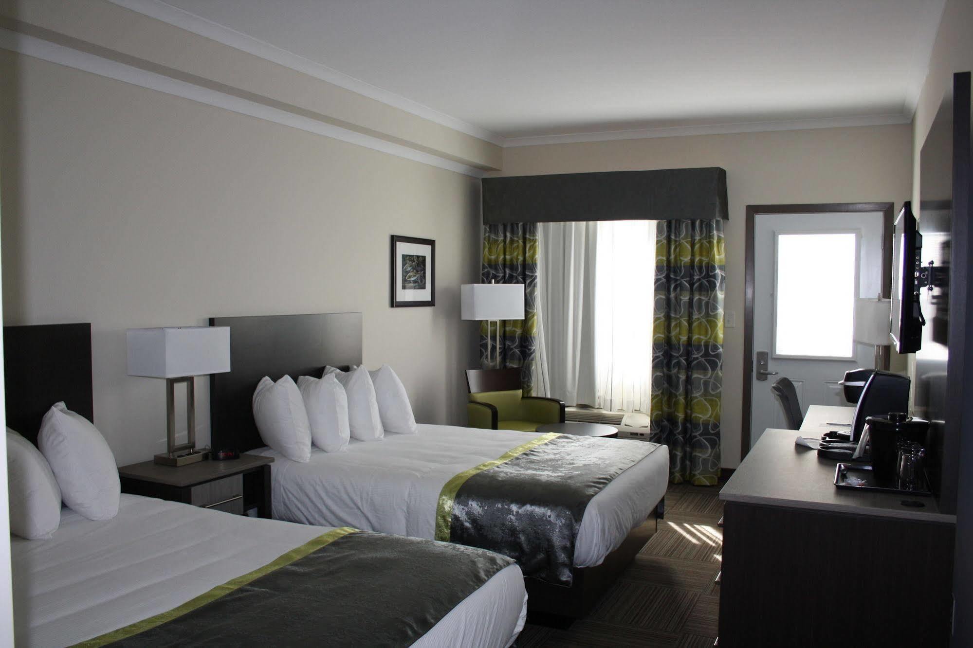 Crossroads Inn & Suites Paradise Extérieur photo